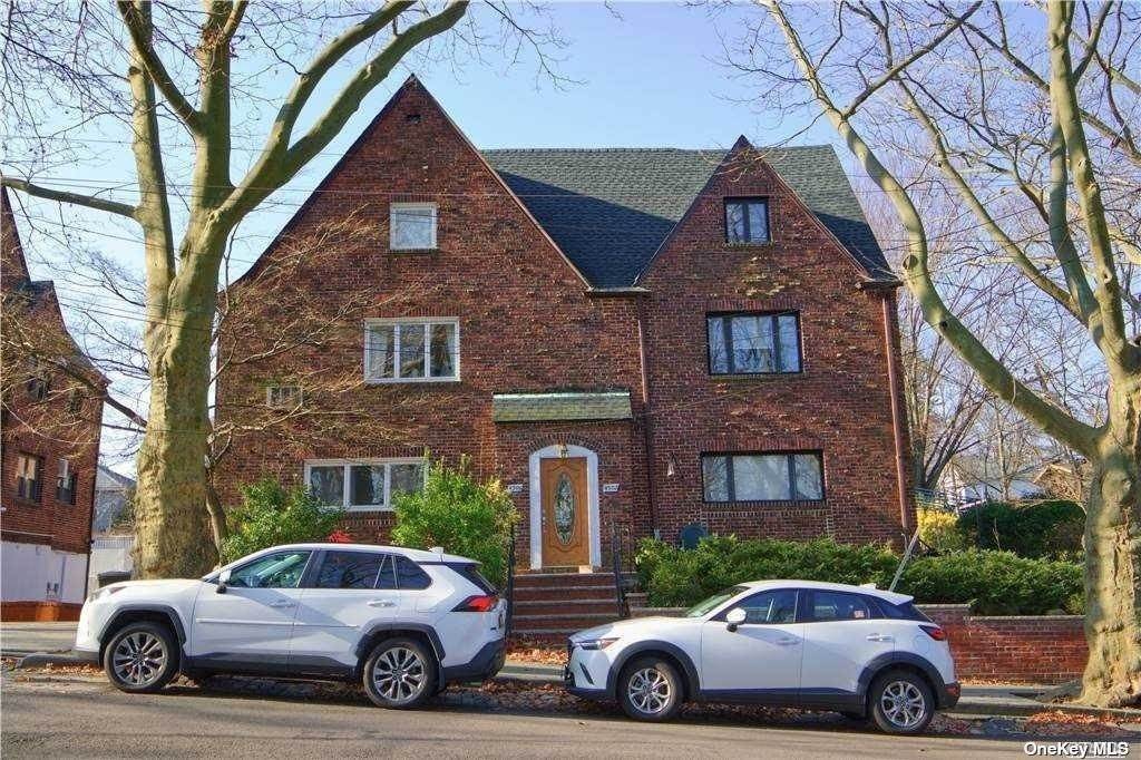 Residential Lease at 43-06 Orient Avenue Douglaston, New York 11363 United States