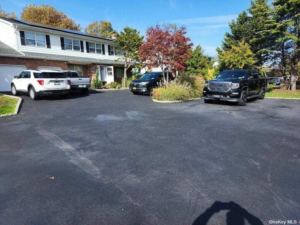 Residential Lease at 8 Carman Mill Road Massapequa, New York 11758 United States