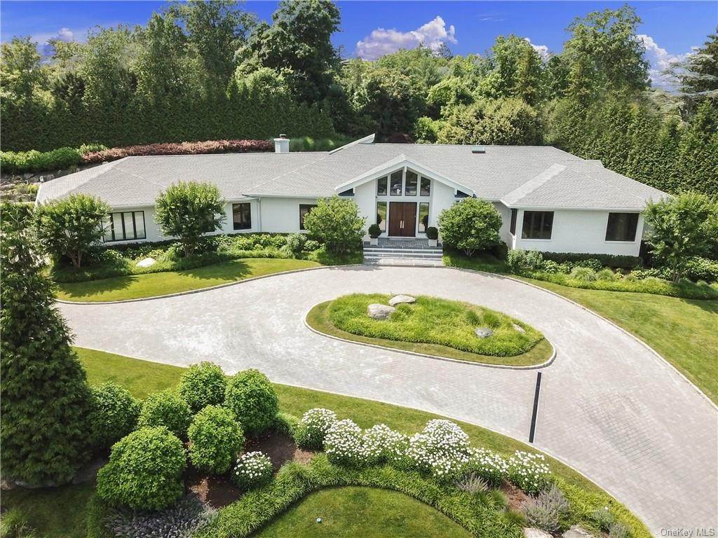 Residential for Sale at 4 Brookfield Lane Scarsdale, New York 10583 United States