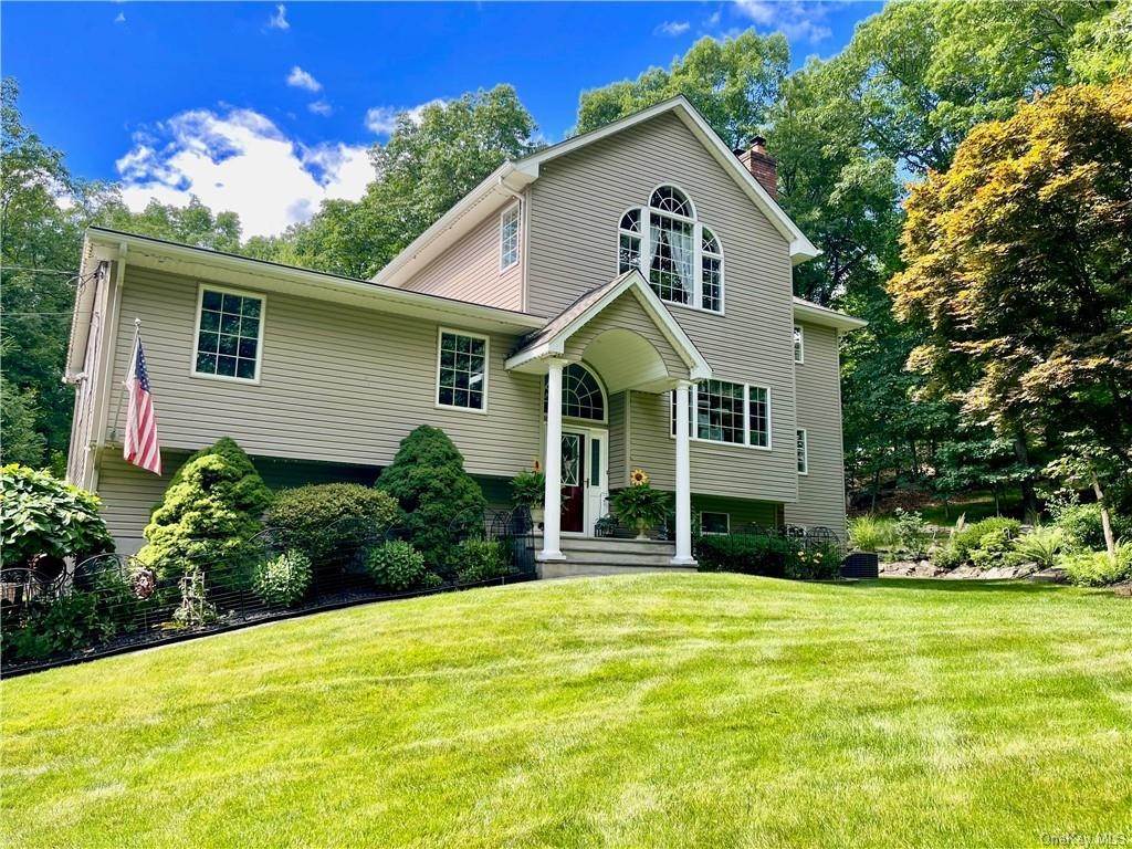Residential for Sale at 10 Hazelwood Road Sloatsburg, New York 10974 United States