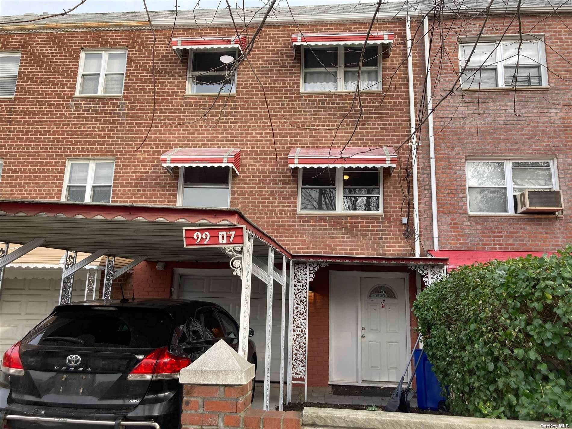 Residential Lease الساعة 99-07 216th Street Queens Village, New York 11429 United States