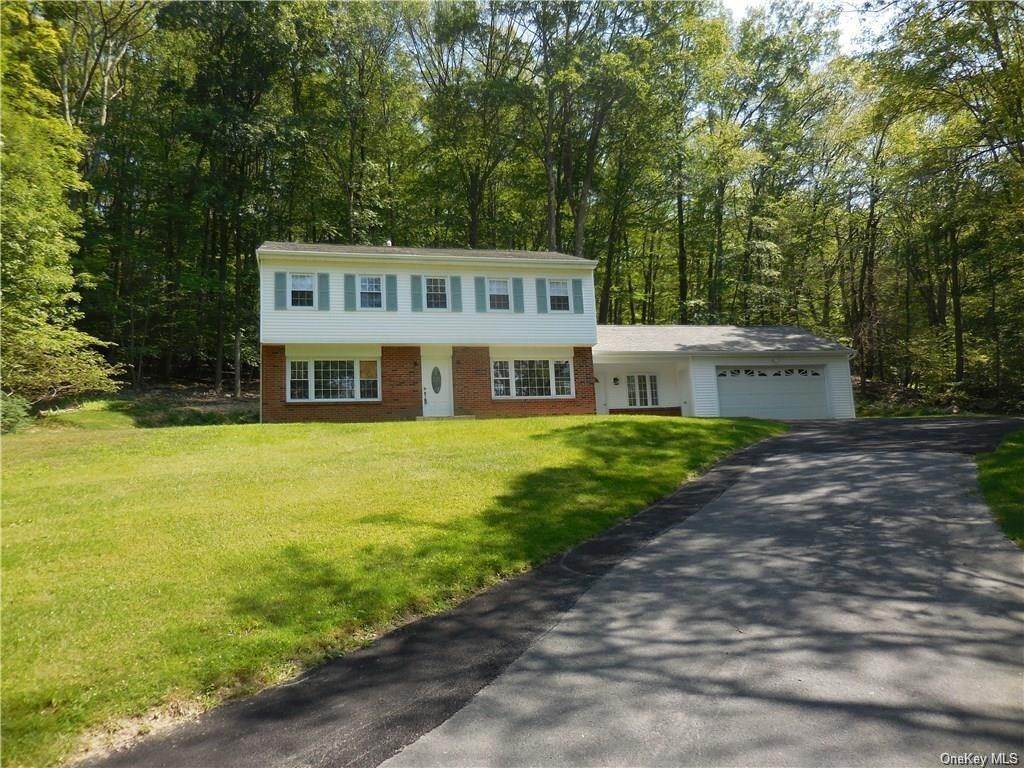 Residential for Sale at 2 Oak Tree Drive Cornwall, New York 12518 United States