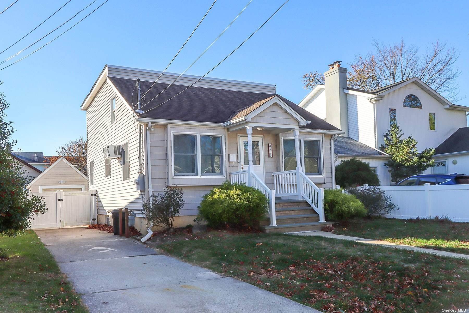 Residential Lease at 703 Oak Street Bellmore, New York 11710 United States