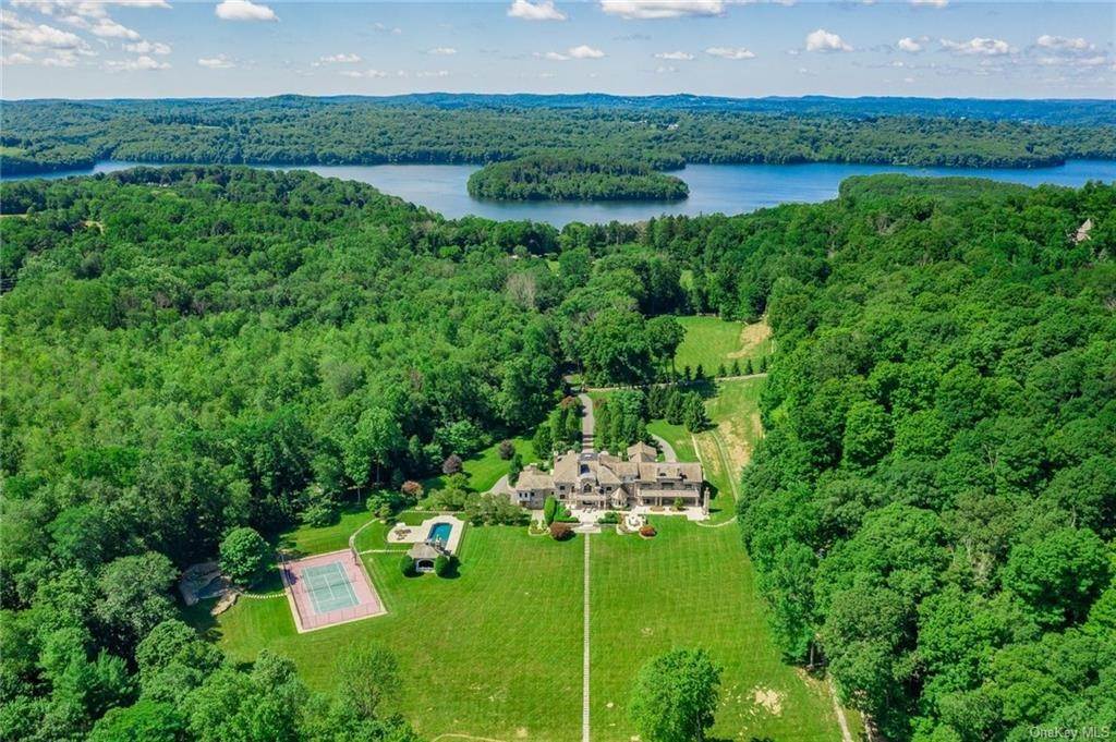 Residential for Sale at 9 Holly Branch Road Katonah, New York 10536 United States