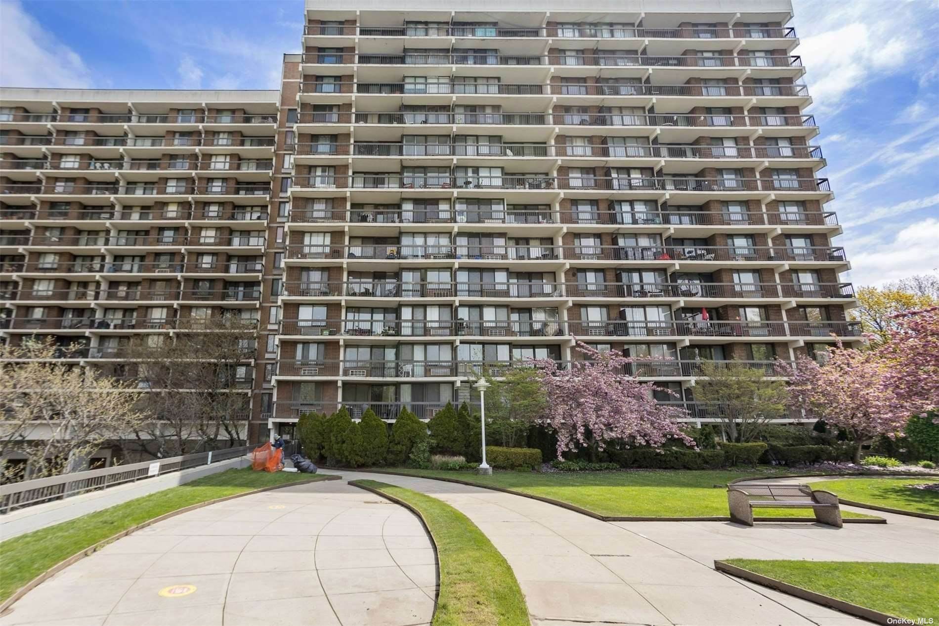 Residential Lease at 152-18 Union Turnpike # PHM Kew Gardens Hills, New York 11367 United States