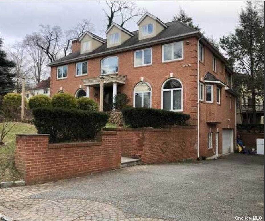 Residential Lease at 46 Elm Street Great Neck, New York 11021 United States