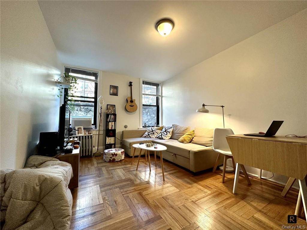 Residential Lease الساعة 30-49 Crescent Street # H-3A4 Queens, New York 11102 United States
