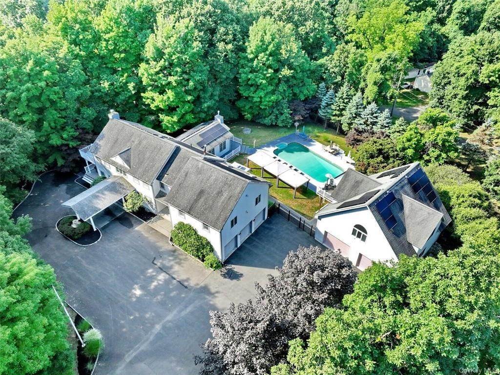 Residential for Sale at 4 Foxwood Drive Tomkins Cove, New York 10986 United States