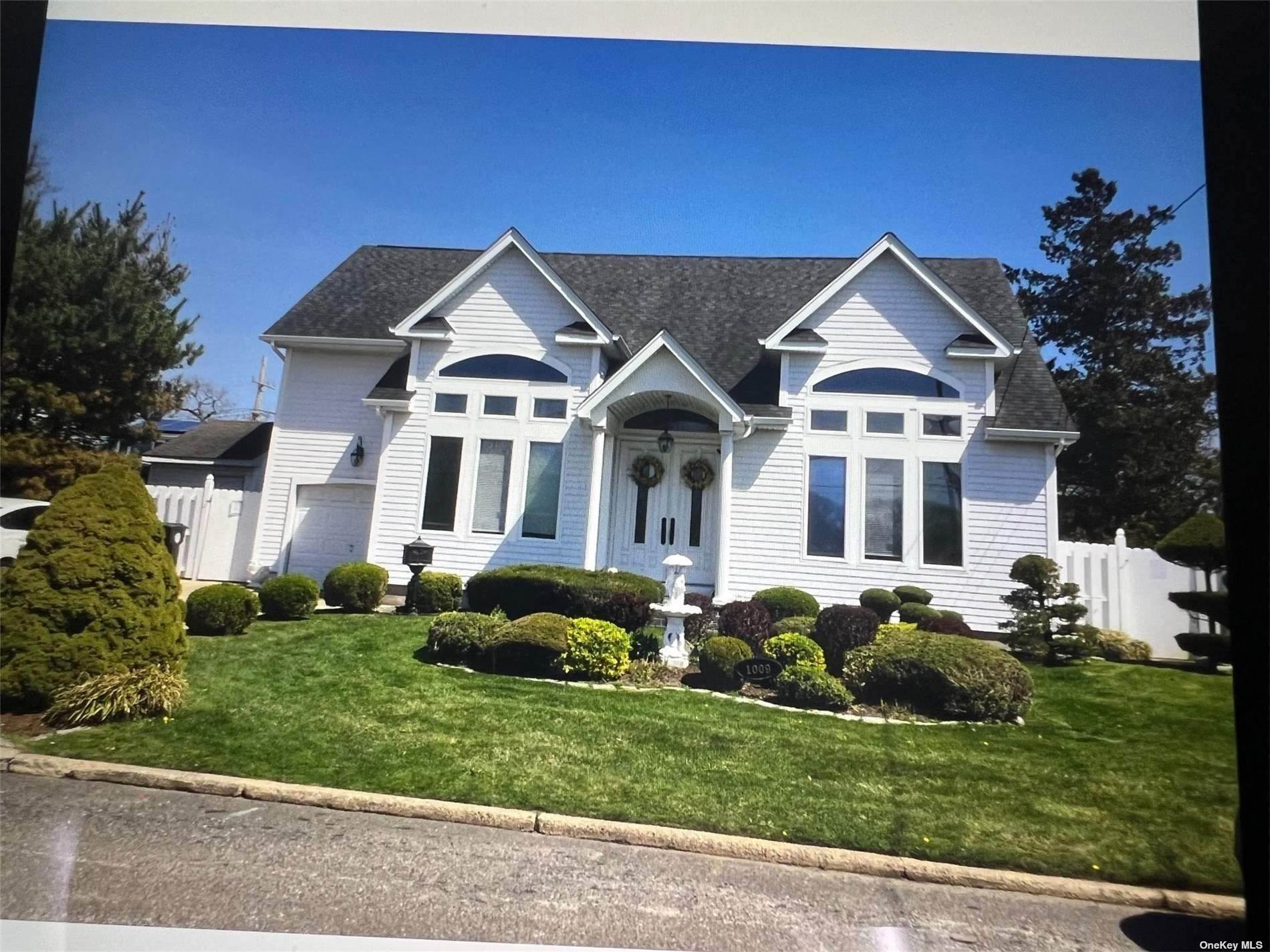 1. Residential for Sale at 1009 Thompson Drive Bay Shore, New York 11706 United States