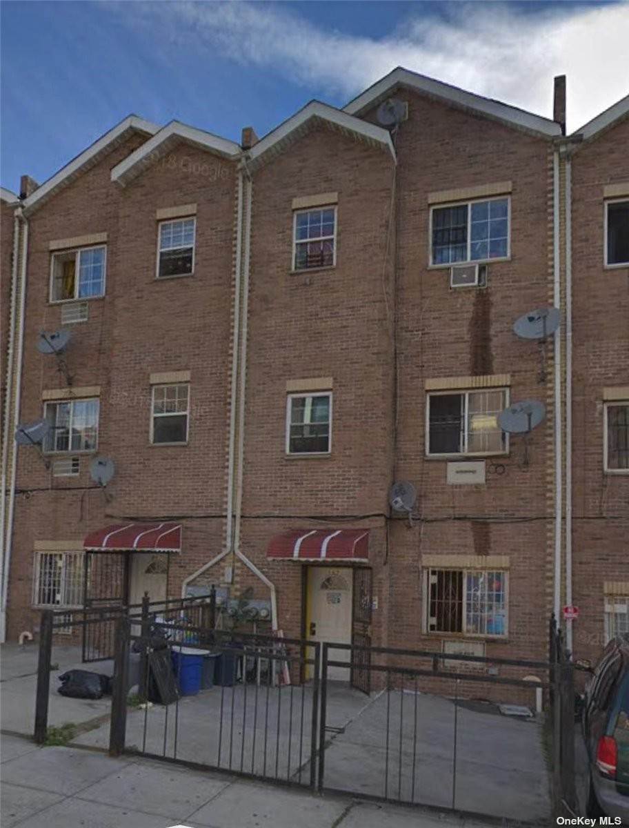Arrendamiento Residencial en 869 Elsmere Place # 2FL East Farmingdale, Nueva York 10460 Estados Unidos