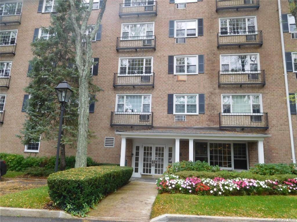 Residential Lease الساعة 3 Consulate Drive # 2-N Tuckahoe, New York 10707 United States