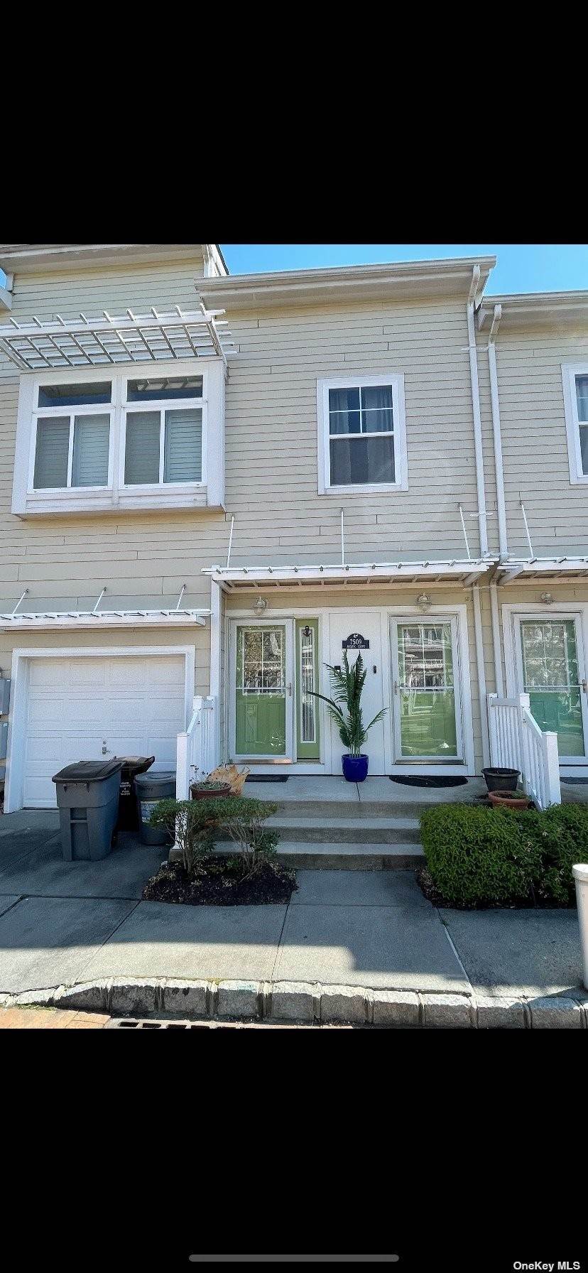 Residential Lease at 75-09 Aquatic Drive Arverne, New York 11692 United States
