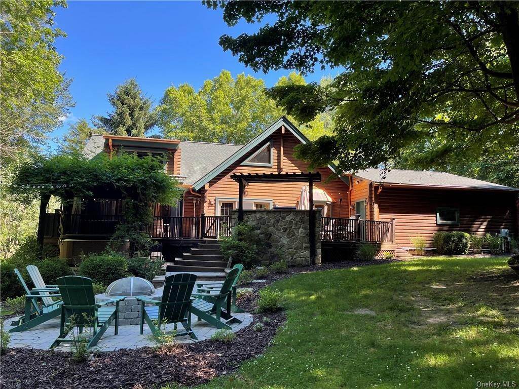Residential for Sale at 11 Stone Mountain Trail Chester, New York 10918 United States