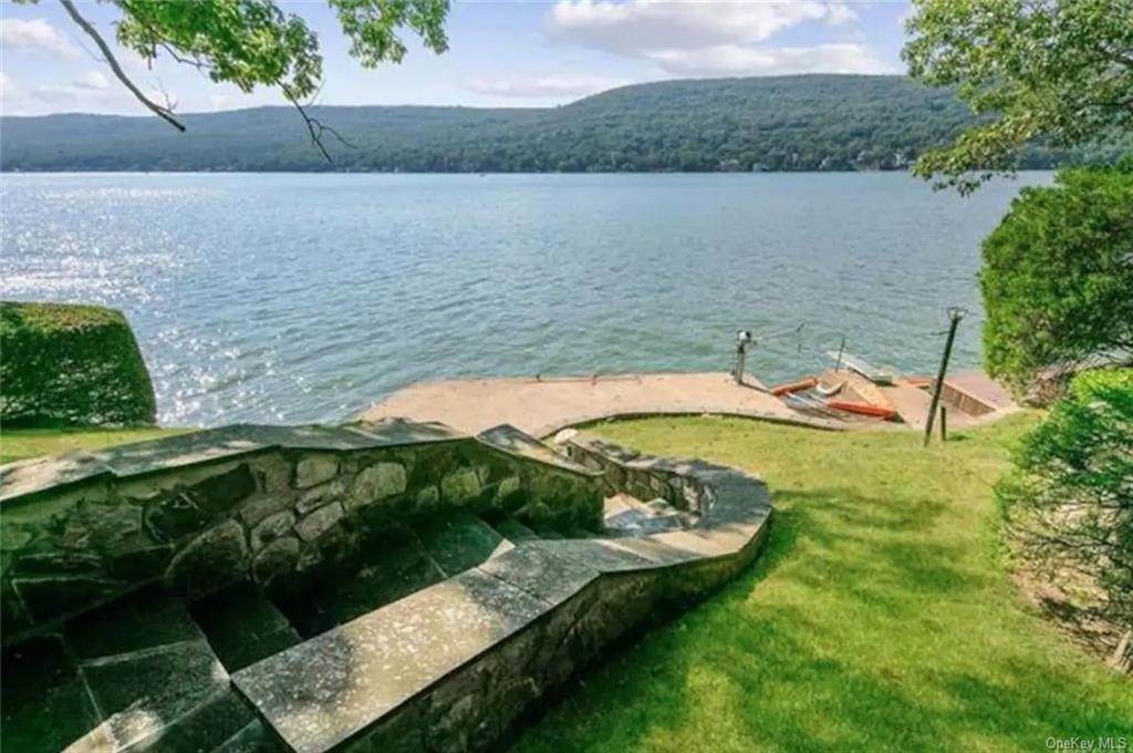 Residential Lease at 111 Woods Road Greenwood Lake, New York 10925 United States