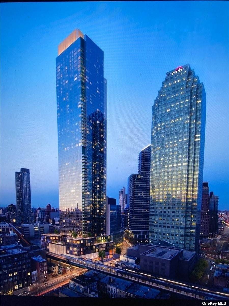 Residential Lease الساعة 3 Court Square # 1804 Long Island City, New York 11101 United States