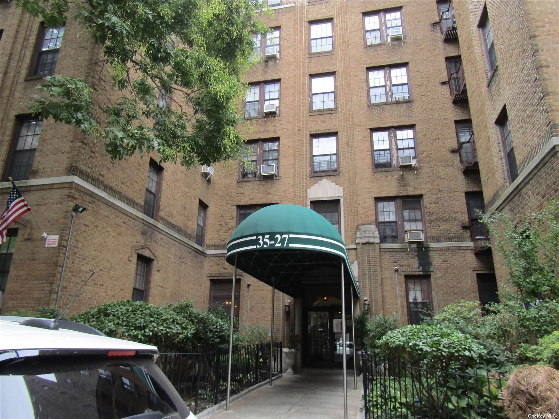 Arrendamiento Residencial en 35-21 81st Street # 5A Jackson Heights, Nueva York 11372 Estados Unidos