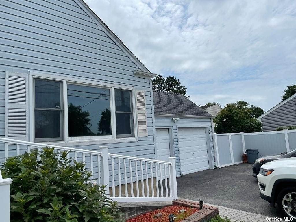 Residential Lease at 1513 Straight Path Lindenhurst, New York 11757 United States