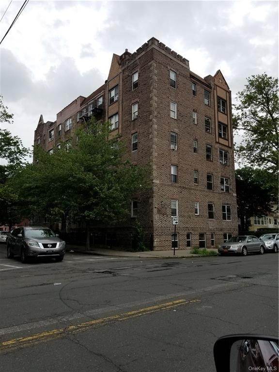 Residential Income for Sale at 2 Amsterdam Place Mount Vernon, New York 10553 United States