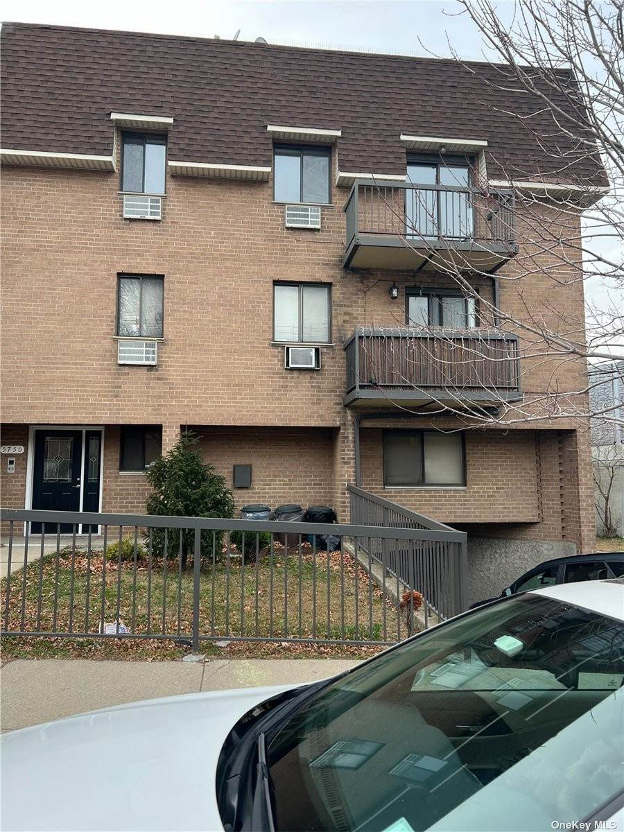 Residential Lease at 57-50 74 Street # 3FL Middle Village, New York 11379 United States