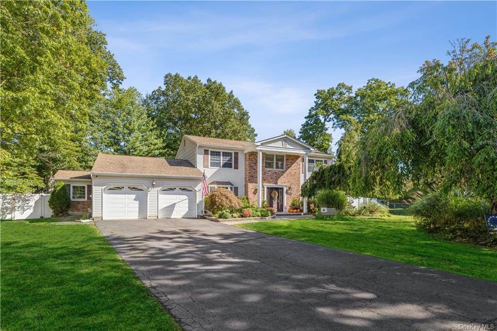 Residential for Sale at 4 Essex Court Nanuet, New York 10954 United States