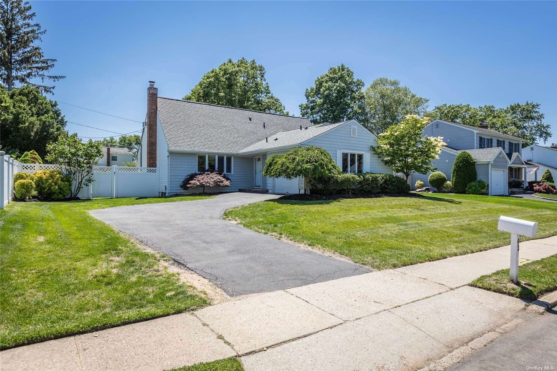 Residential Lease at 43 Arcadia Drive Dix Hills, New York 11746 United States