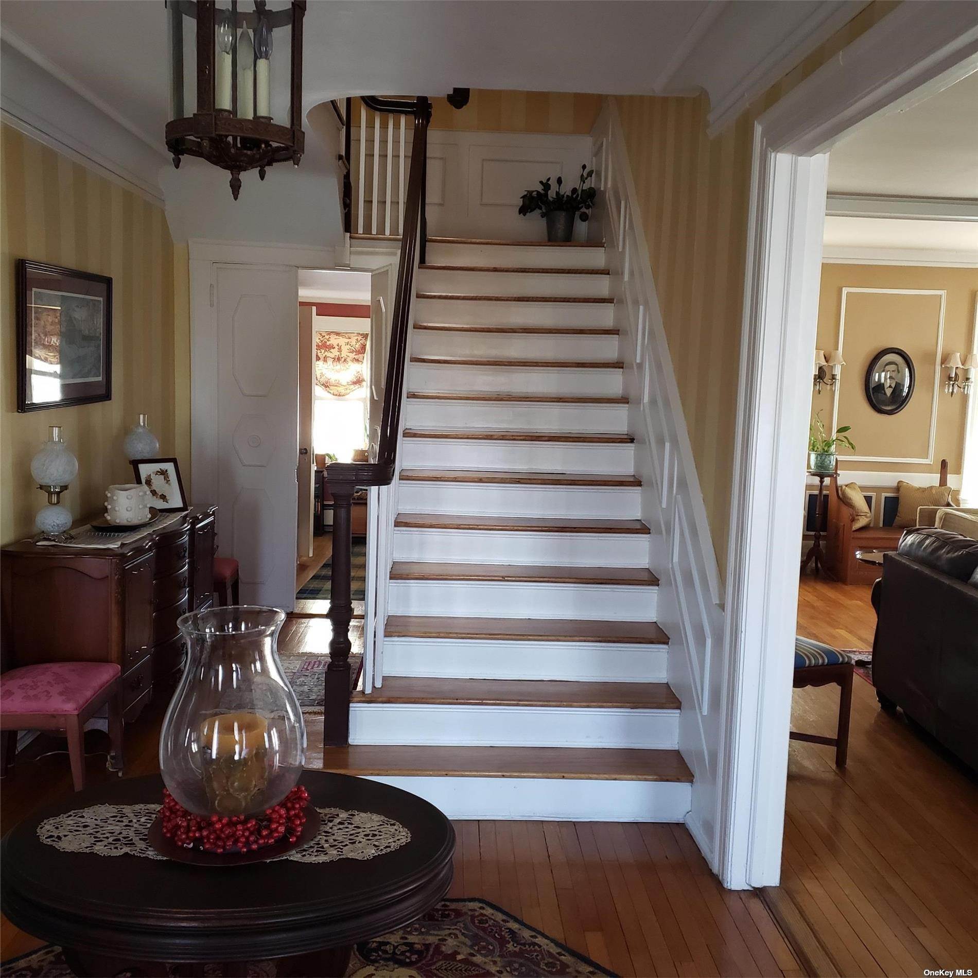 10. Residential for Sale at 109 W Islip Road W West Islip, New York 11795 United States
