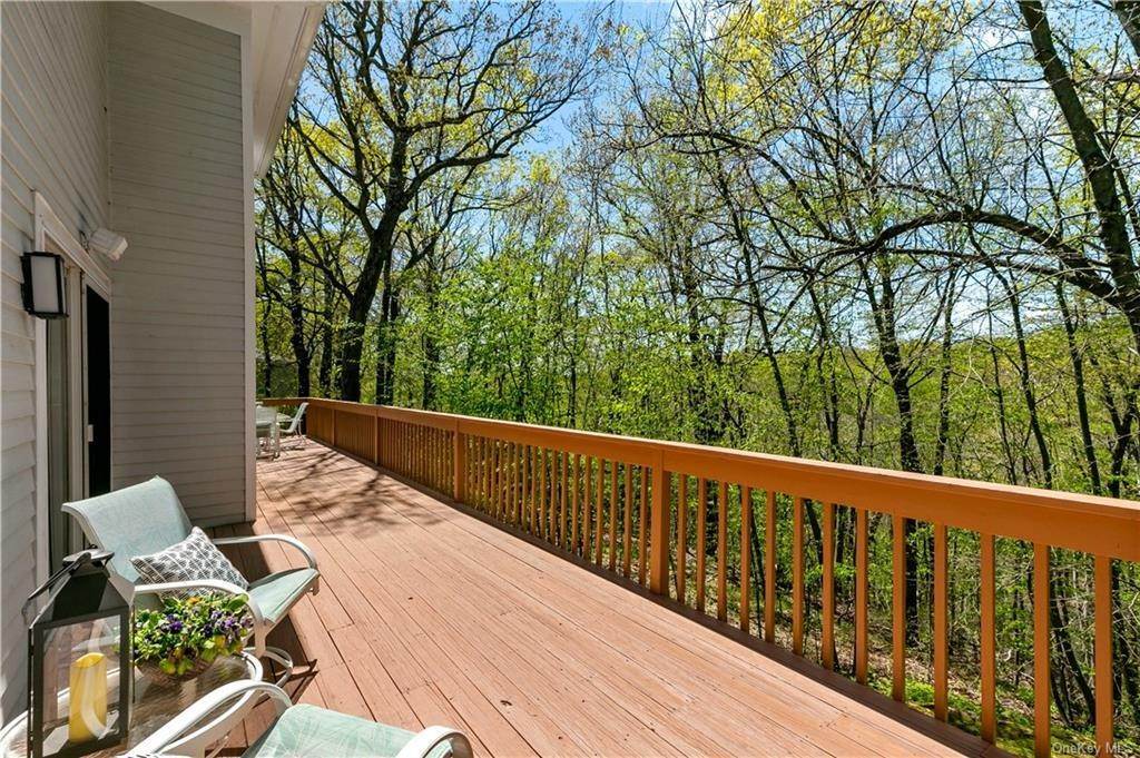 11. Residential for Sale at 11 Lewiston Court Briarcliff Manor, New York 10510 United States