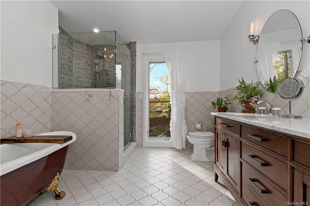 11. Residential for Sale at 3 Holbrook Road Briarcliff Manor, New York 10510 United States