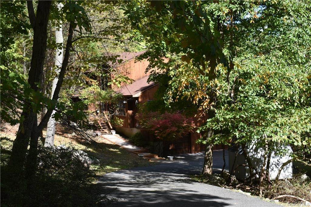 12. Residential for Sale at 38 Ridgetop Drive Tomkins Cove, New York 10986 United States