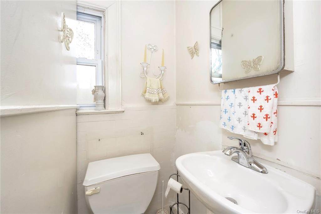 12. Residential for Sale at 168 N Columbus Avenue Mount Vernon, New York 10553 United States