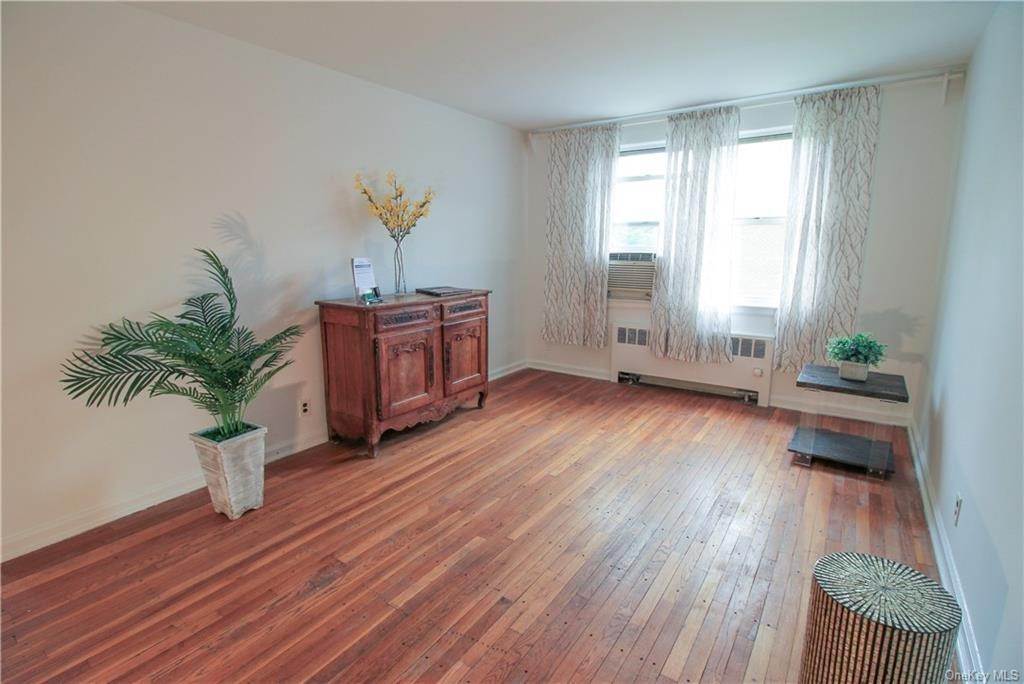 12. Residential for Sale at 9 Bryant Crescent # 2i White Plains, New York 10605 United States