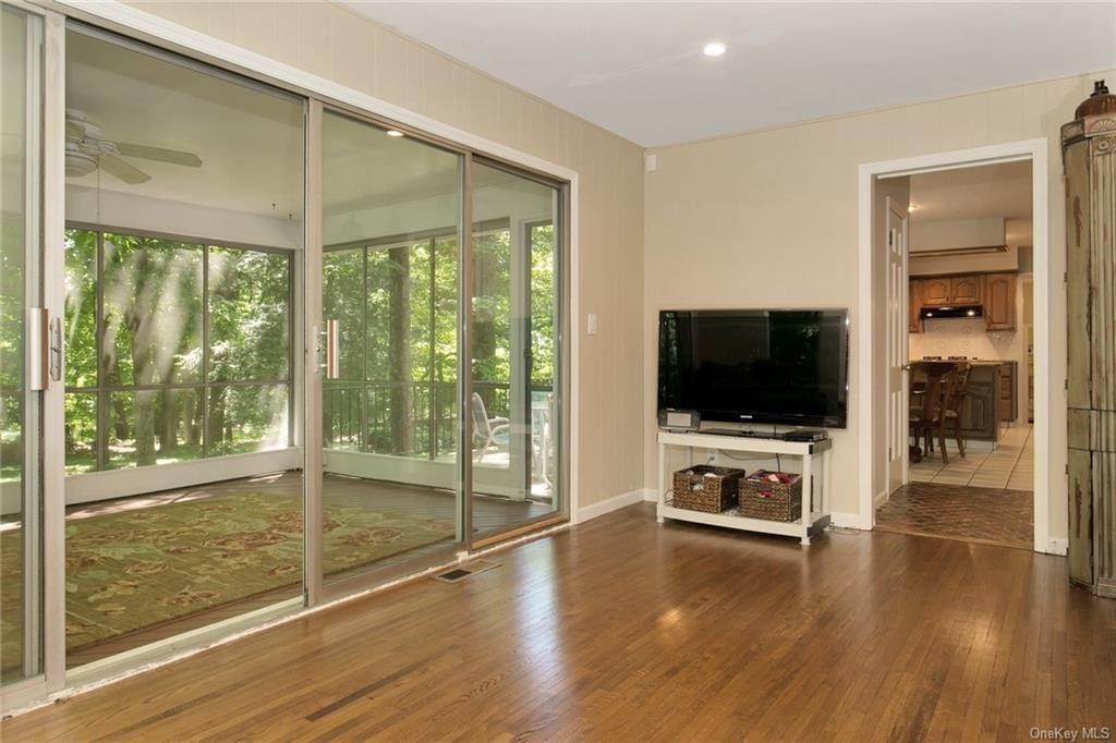 12. Residential for Sale at 85 Oak Hill Road Chappaqua, New York 10514 United States