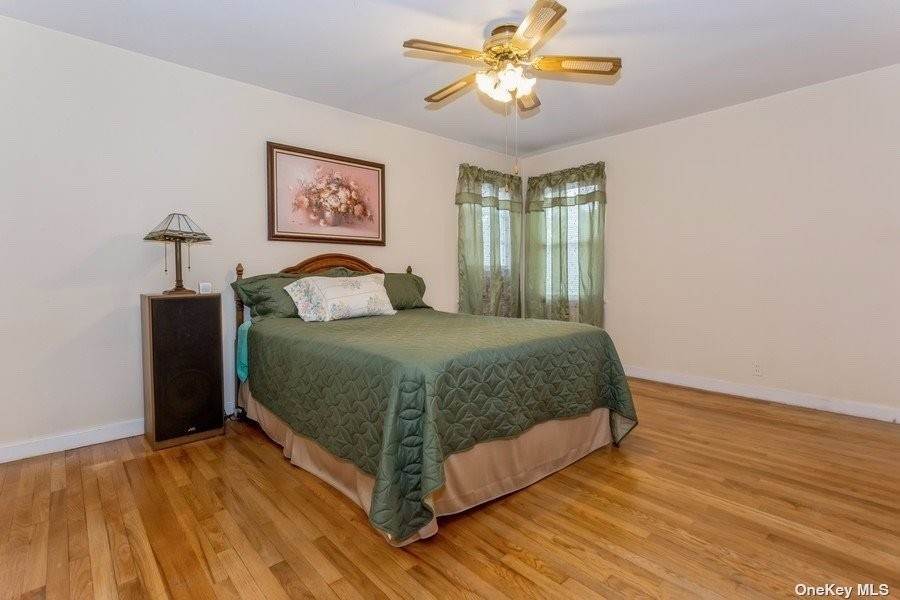 13. Residential for Sale at 4 Primrose Avenue Floral Park, New York 11001 United States