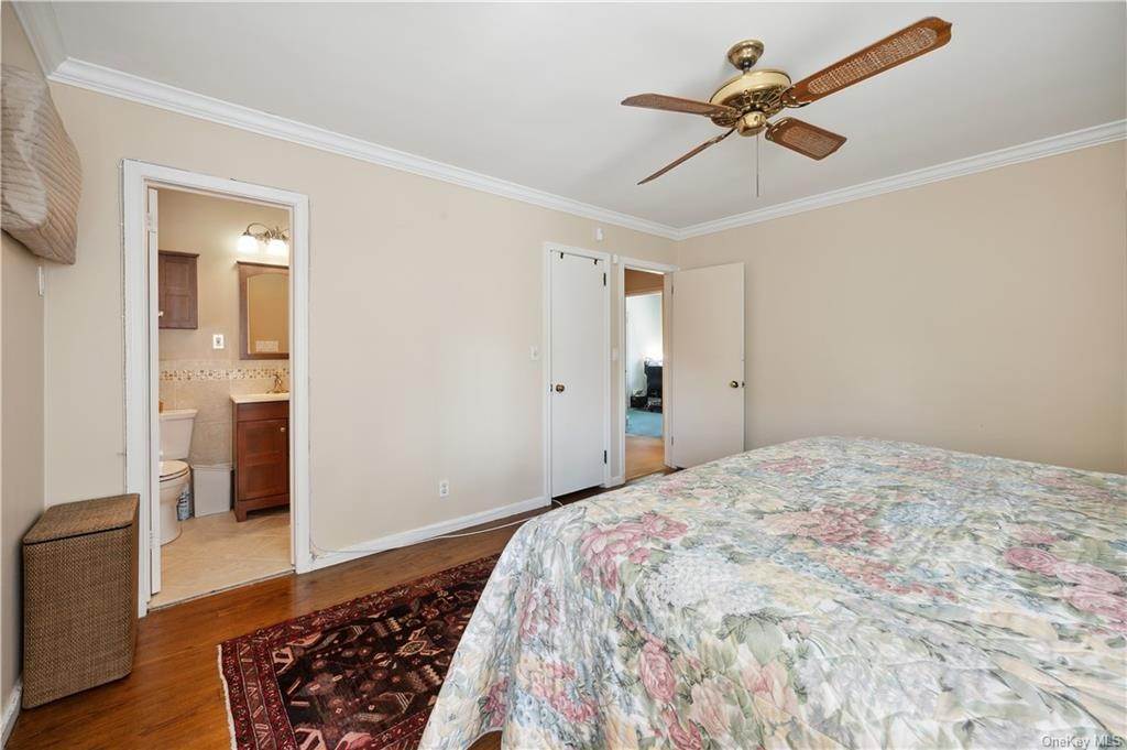 15. Residential for Sale at 20 Arlington Road Scarsdale, New York 10583 United States