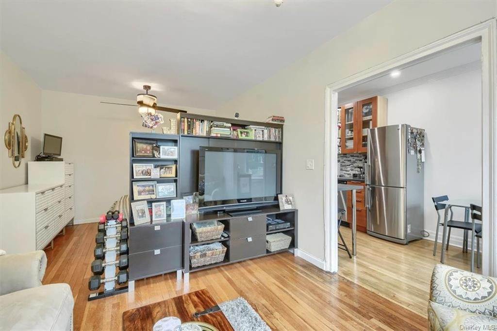 16. Residential for Sale at 2 Lockwood Avenue # 1D Bronxville, New York 10708 United States