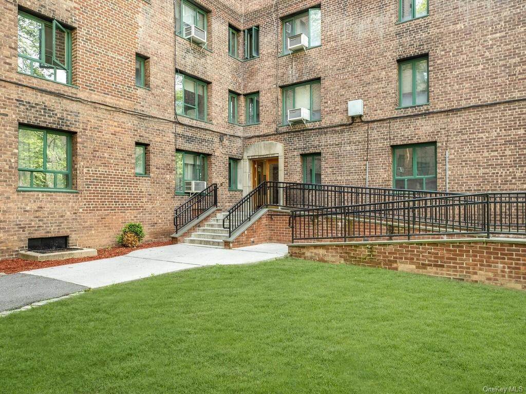 16. Residential for Sale at 1561 Metropolitan Avenue # 6C Bronx, New York 10462 United States