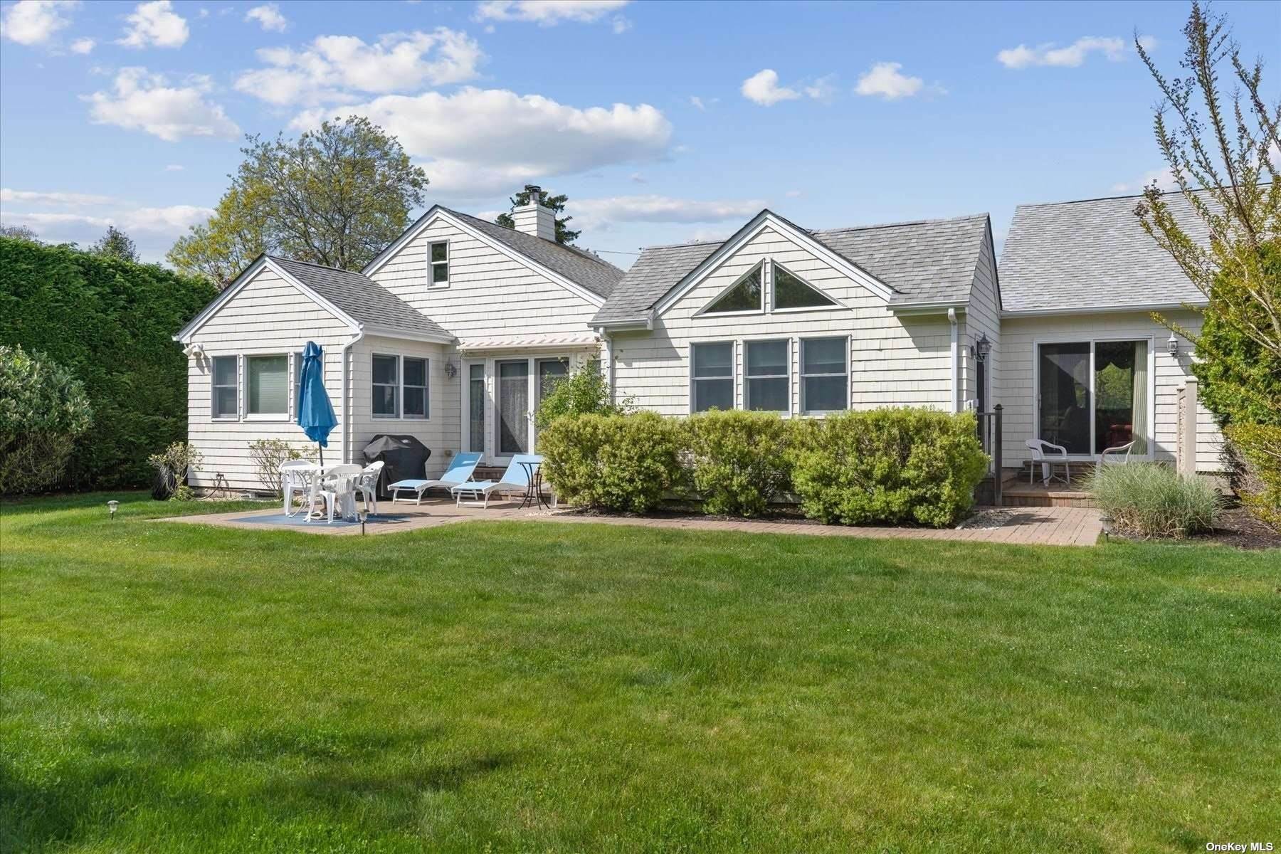16. Residential Income for Sale at 19 & 19A Hampton Harbor Road Hampton Bays, New York 11946 United States