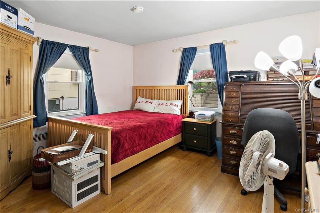 16. Residential for Sale at 113 Curtis Lane Yonkers, New York 10710 United States