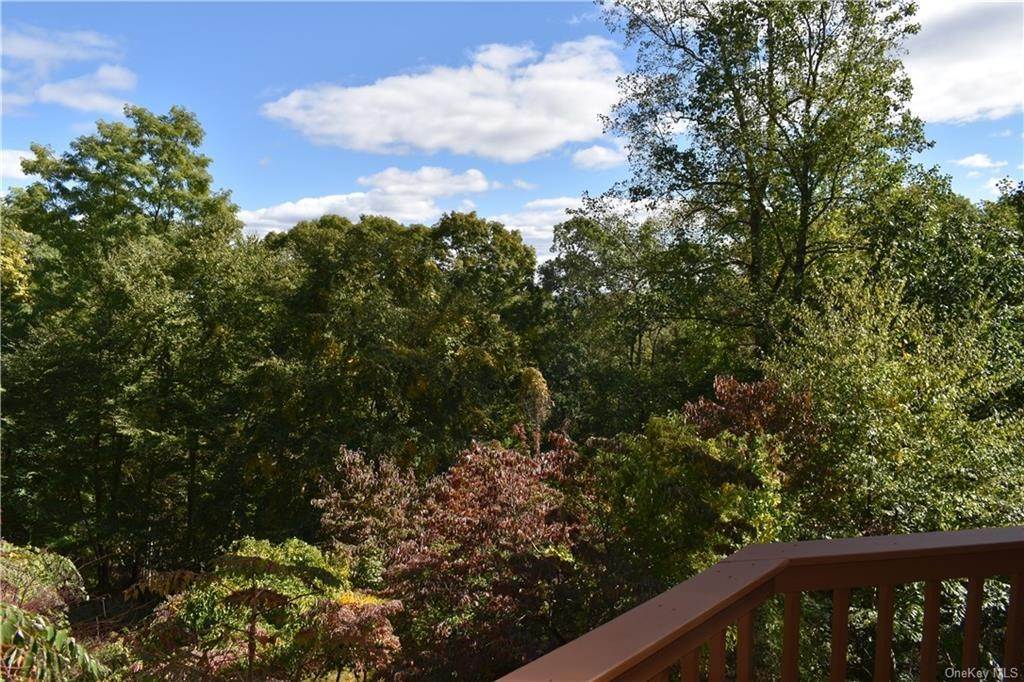 17. Residential for Sale at 38 Ridgetop Drive Tomkins Cove, New York 10986 United States