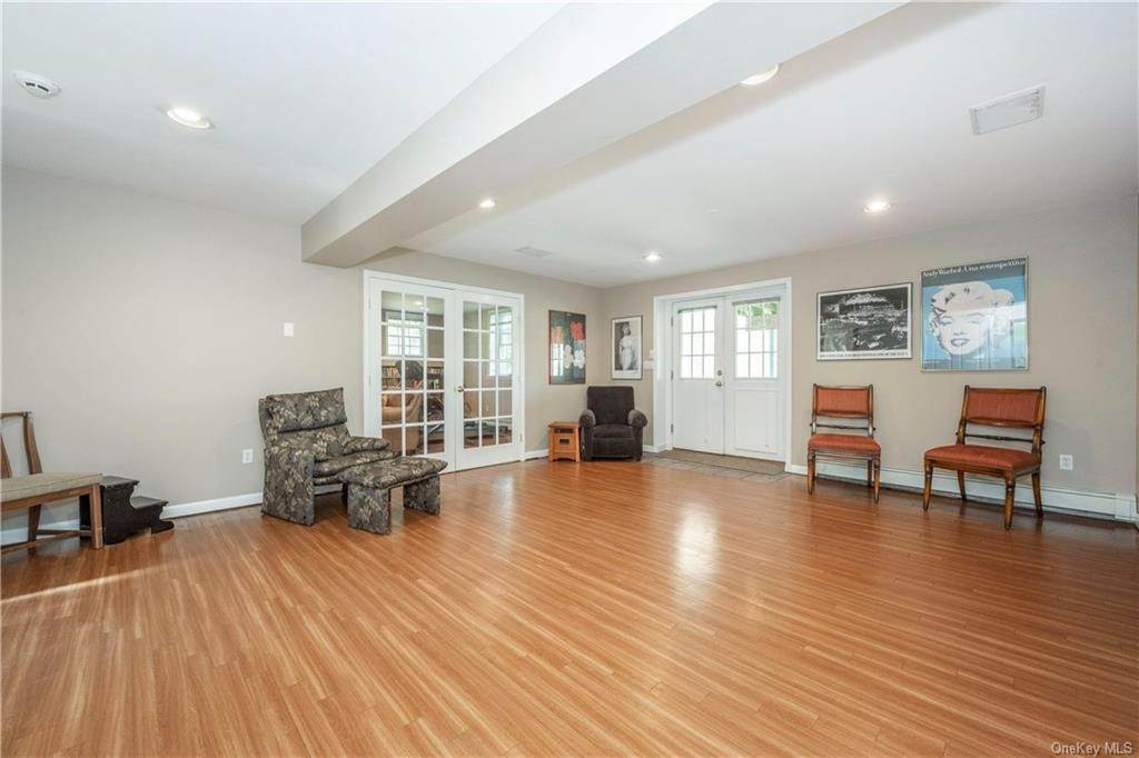 17. Residential for Sale at 8 Timberlane Drive Katonah, New York 10536 United States