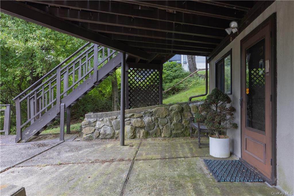 17. Residential for Sale at 6 Hillside Drive Tomkins Cove, New York 10986 United States