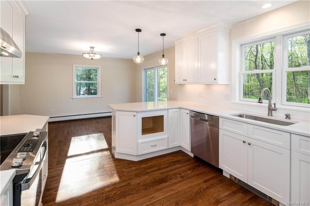 17. Residential for Sale at 102 Boutonville Road South Salem, New York 10590 United States