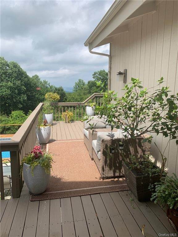 18. Residential for Sale at 8 Sky Drive Cornwall, New York 12518 United States