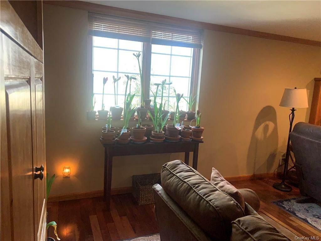 18. Residential for Sale at 6 Rosewood Court Wappingers Falls, New York 12590 United States