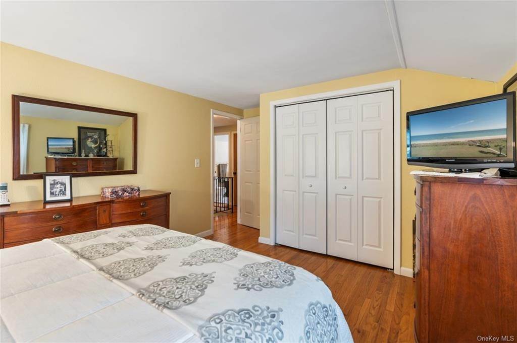18. Residential for Sale at 10 Hazen Street Greenwood Lake, New York 10925 United States