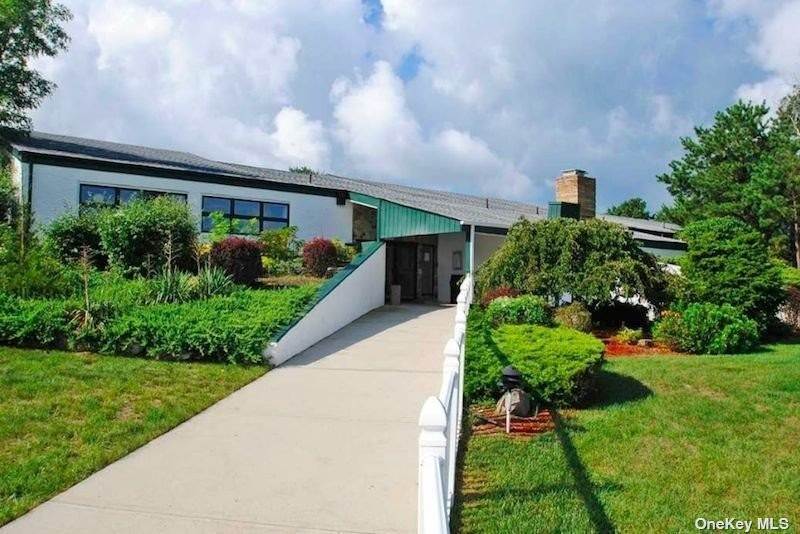 19. Residential for Sale at 5144 Village Circle E # 5144 Manorville, New York 11949 United States