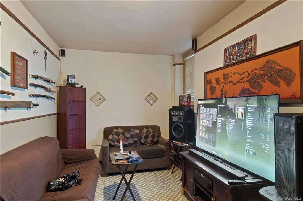 19. Residential Income for Sale at 854 E 229th Street Bronx, New York 10466 United States