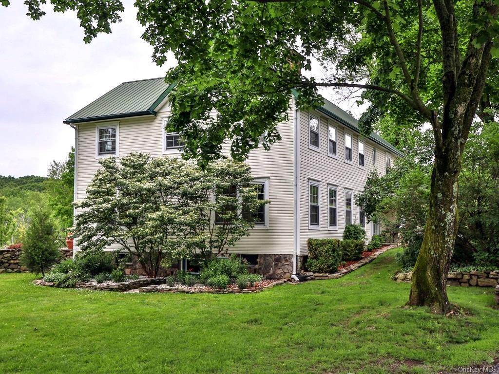 19. Residential for Sale at 11 Bowen Road Warwick, New York 10990 United States