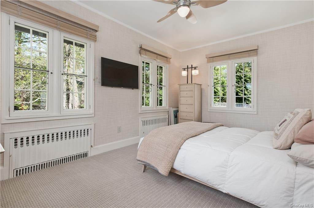 19. Residential for Sale at 17 Greenacres Avenue Scarsdale, New York 10583 United States