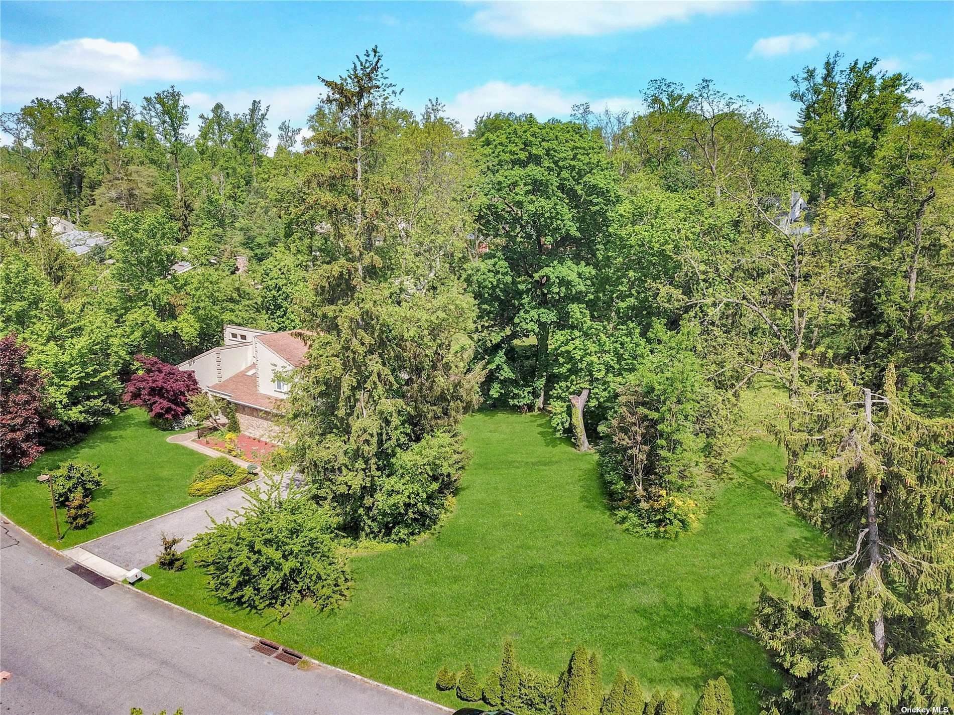 2. Residential for Sale at 1 Folie Court Manhasset, New York 11030 United States